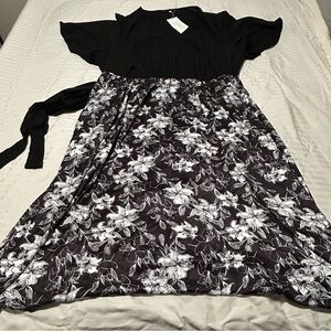 BloomChic Black & White Floral Maxi Dress